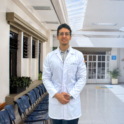 Dr. David Alvear